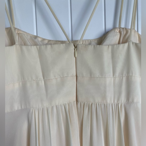 Light Yellow David’s Bridal Empire-Waist dress 00’s style - Picture 5 of 10